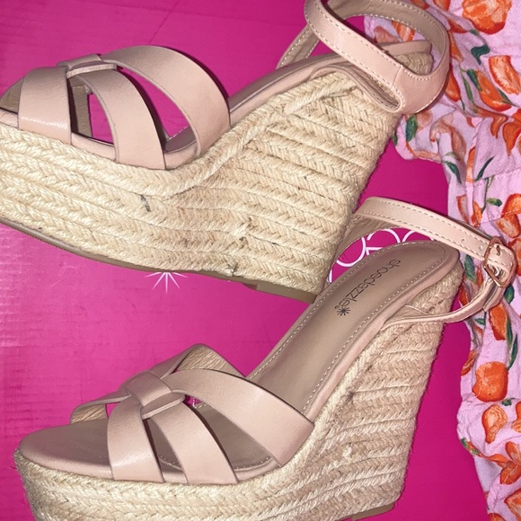 Cream Wedges size 7.5, lightly used - Picture 8 of 9